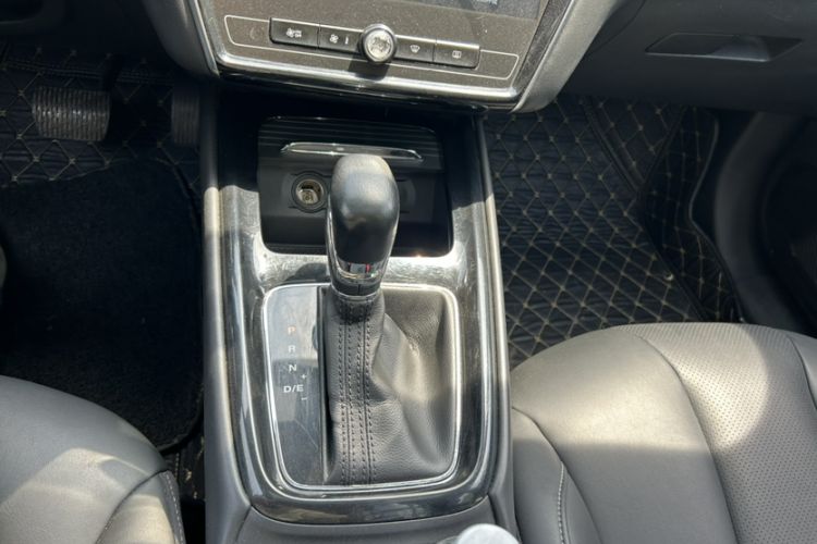Used Roewe i5 2019 1.5L Automatic 4G Connected Langhao Edition Interior 11