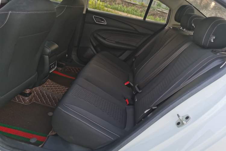 Used Roewe i5 2019 1.5L Automatic 4G Connected Linghao Edition Interior 2
