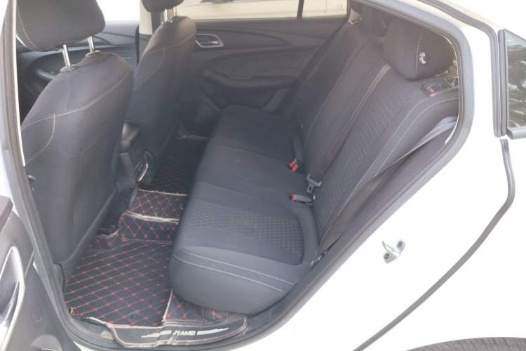 Used Roewe i5 2019 1.5L Automatic 4G Connected Langyue Edition Interior 2