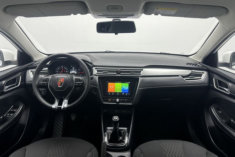 Used Roewe i5 2019 1.5L Manual 4G Connect Luxury Edition Interior 2