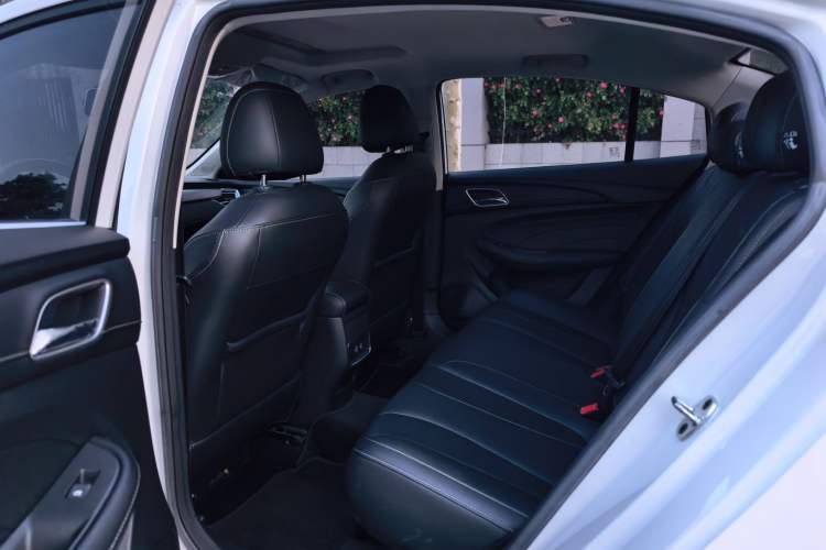 Used Roewe i5 2019 20T Automatic Intelligent Connectivity Super-Power Supreme Edition Interior 3