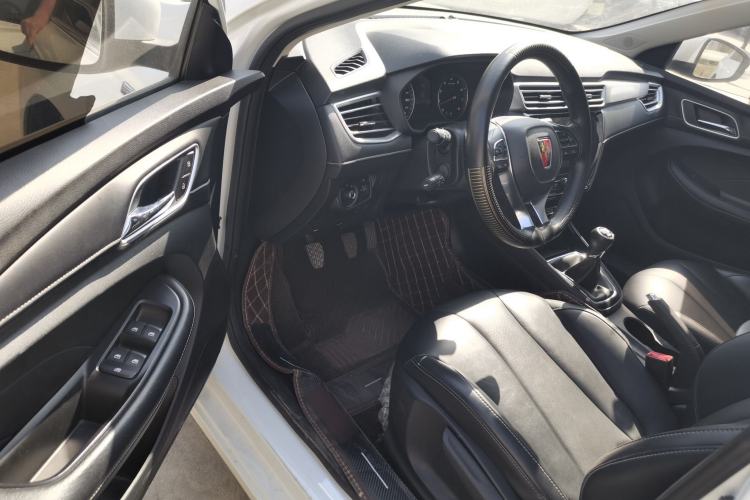 Used Roewe i5 2019 1.5L Manual 4G Connect Leehao Flagship Edition Interior 3