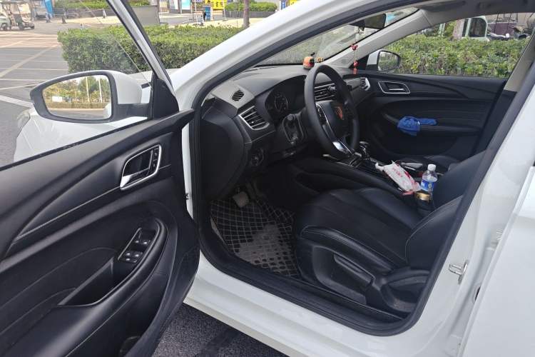 Used Roewe i5 2019 1.5L Automatic 4G Connected Langhao Edition Interior 3