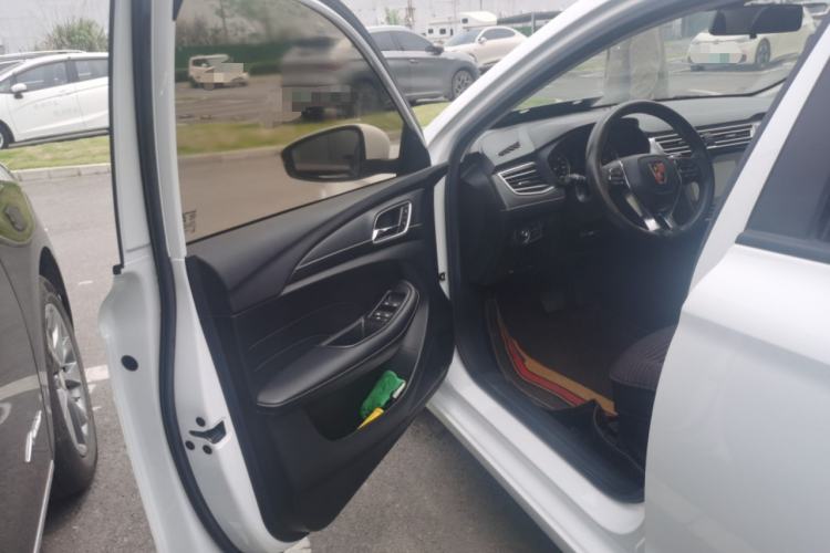 Used Roewe i5 2019 1.5L Automatic 4G Connected Langyue Edition Interior 3