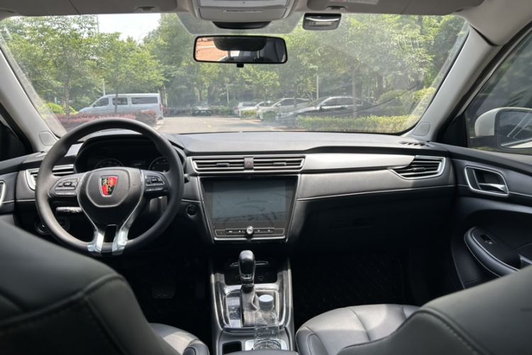 Used Roewe i5 2019 1.5L Automatic 4G Connected Langhao Edition Interior 3