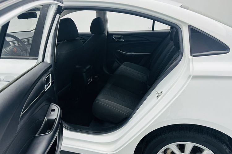 Used Roewe i5 2019 1.5L Manual 4G Connect Luxury Edition Interior 3