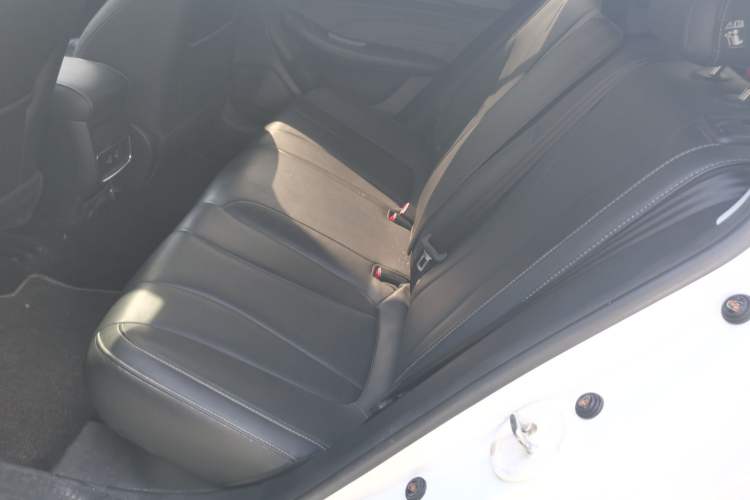 Used Roewe i5 2019 1.5L Manual 4G Connect Leehao Flagship Edition Interior 4