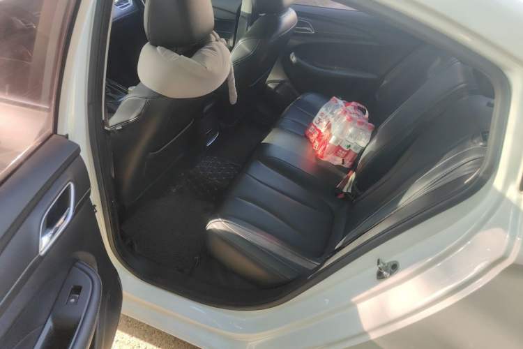Used Roewe i5 2019 1.5L Automatic 4G Connected Linghao Flagship Edition Interior 4