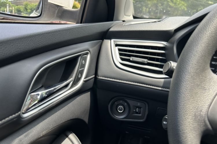Used Roewe i5 2019 1.5L Automatic 4G Connected Langhao Edition Interior 5