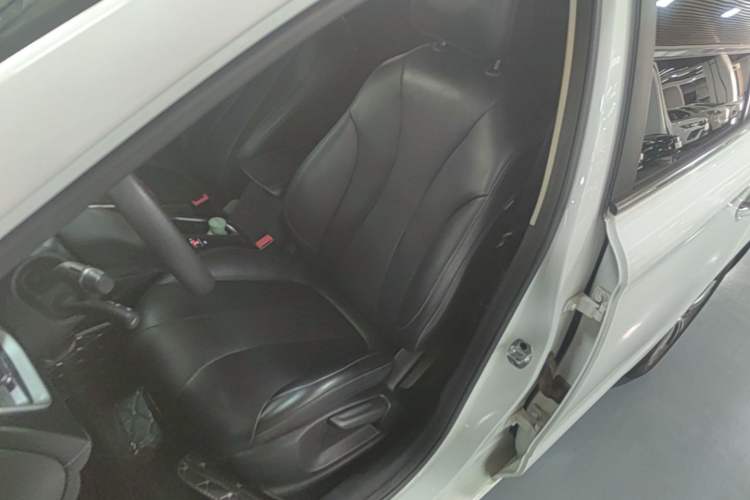 Used Roewe i5 2019 1.5L Automatic 4G Connected Langhao Edition Left Front Seat