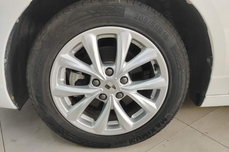 Used Roewe i5 2019 1.5L Automatic 4G Connected Langyue Edition Left Front Wheel Hub