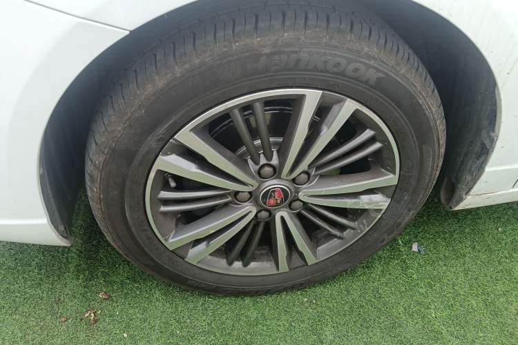 Used Roewe i5 2019 1.5L Manual 4G Connectable Langhao Edition Left Front Wheel Hub