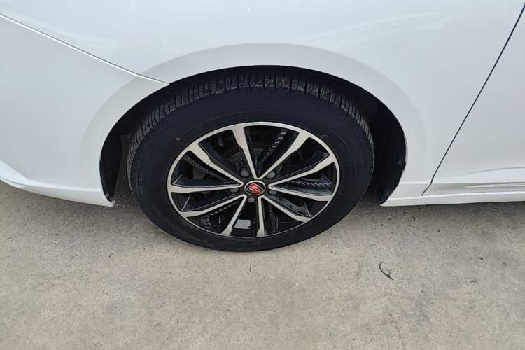 Used Roewe i5 2019 1.5L Automatic 4G Connected Langhao Edition Left Front Wheel Hub