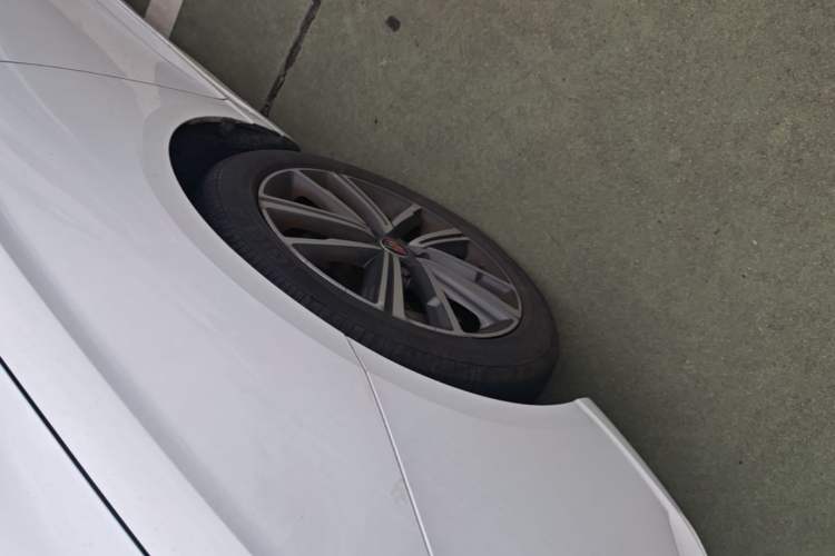 Used Roewe i5 2019 20T Automatic SmartConnect Luxury Prestige Edition Left Front Wheel Hub