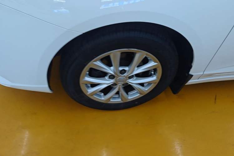 Used Roewe i5 2019 1.5L Manual 4G Connected Langyue Edition Left Front Wheel Hub