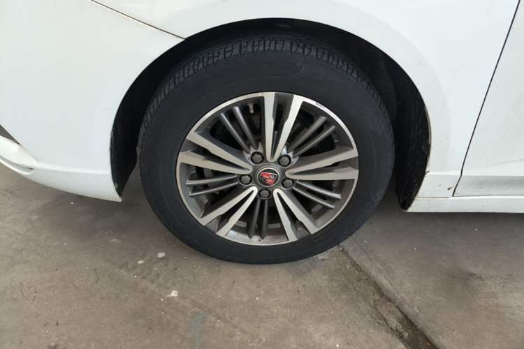 Used Roewe i5 2019 1.5L Automatic 4G Connected Langhao Edition Left Front Wheel Hub