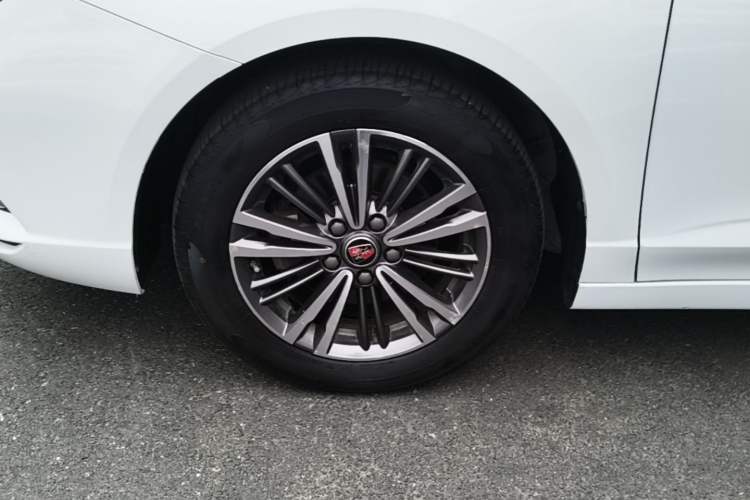Used Roewe i5 2019 1.5L Automatic 4G Connected Langhao Edition Left Front Wheel Hub