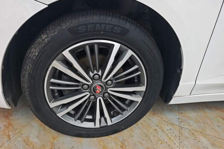Used Roewe i5 2019 1.5L Manual 4G Connectable Langhao Edition Left Front Wheel Hub