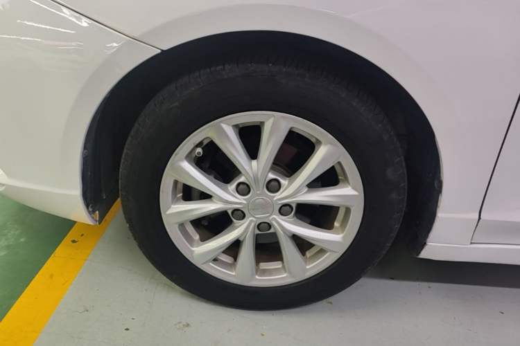 Used Roewe i5 2019 1.5L Automatic 4G Connected Linghao Edition Left Front Wheel Hub