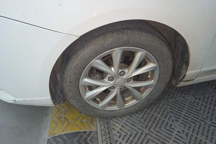 Used Roewe i5 2019 1.5L Automatic 4G Connected Langyue Edition Left Front Wheel Hub