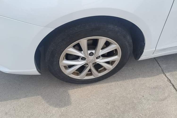 Used Roewe i5 2019 1.5L Automatic 4G Connected Langyue Edition Left Front Wheel Hub