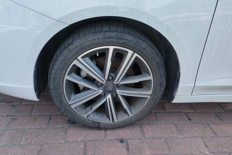 Used Roewe i5 2019 20T Automatic 4G Connect Luxury Flagship Edition Left Front Wheel Hub