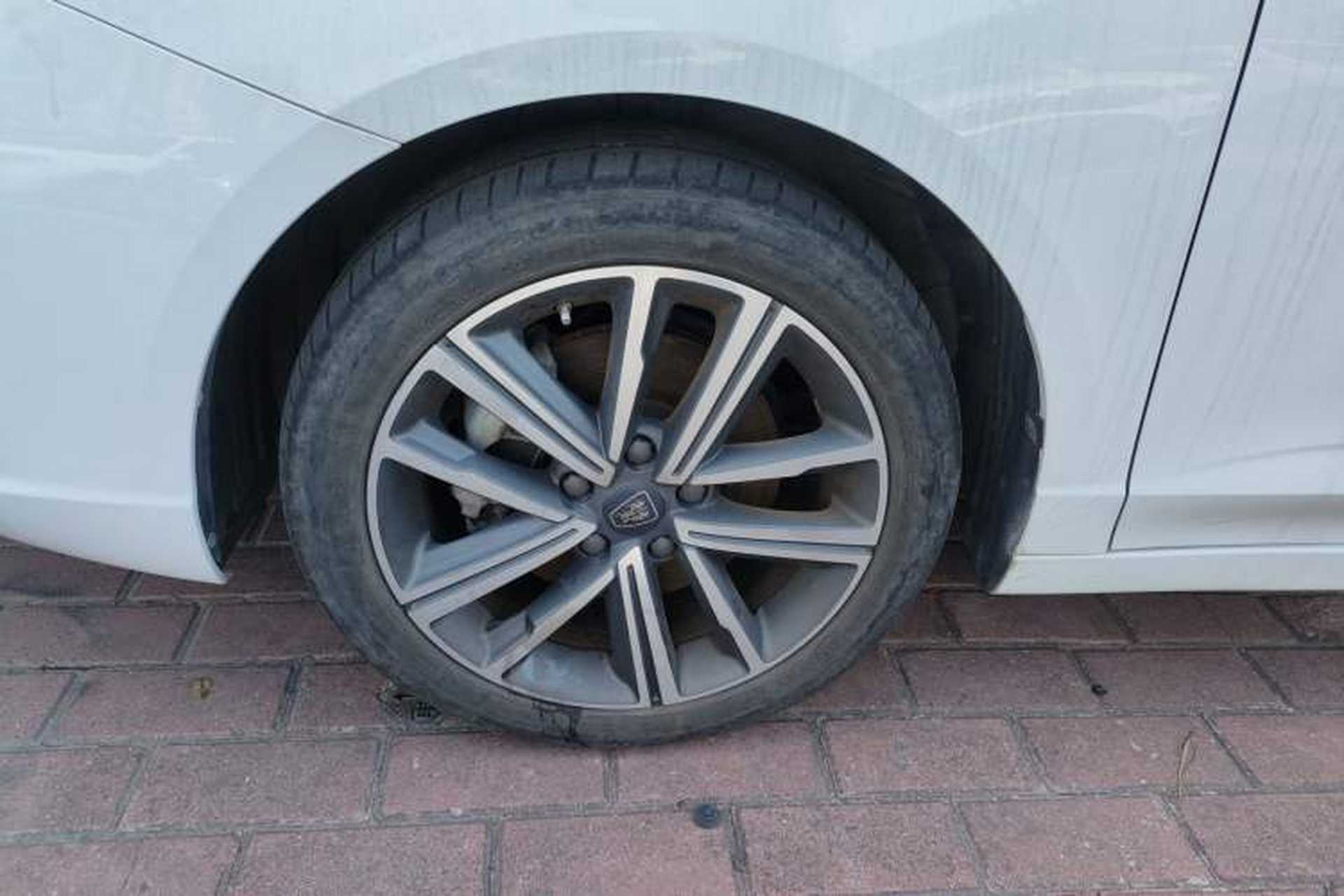 Used Roewe i5 2019 20T Automatic 4G Connect Luxury Flagship Edition Left Front Wheel Hub