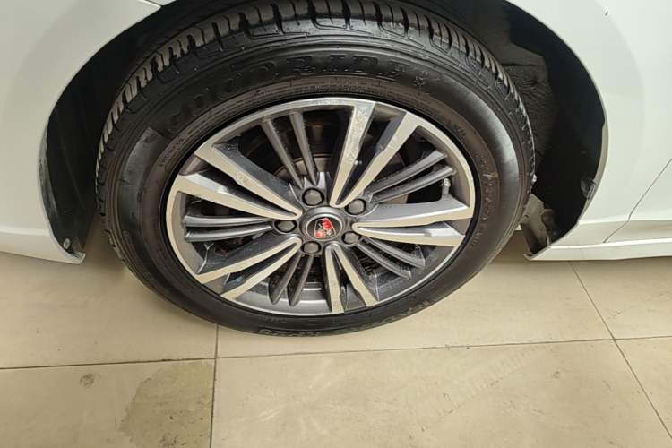 Used Roewe i5 2019 1.5L Automatic 4G Connected Langhao Edition Left Front Wheel Hub