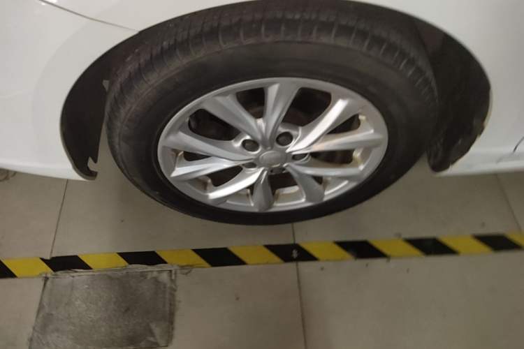 Used Roewe i5 2019 1.5L Automatic 4G Connected Linghao Edition Left Front Wheel Hub