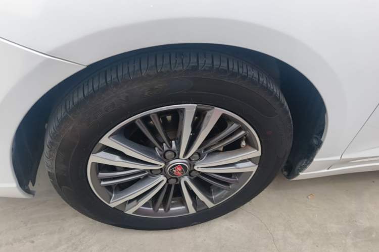 Used Roewe i5 2019 1.5L Automatic 4G Connected Linghao Flagship Edition Left Front Wheel Hub