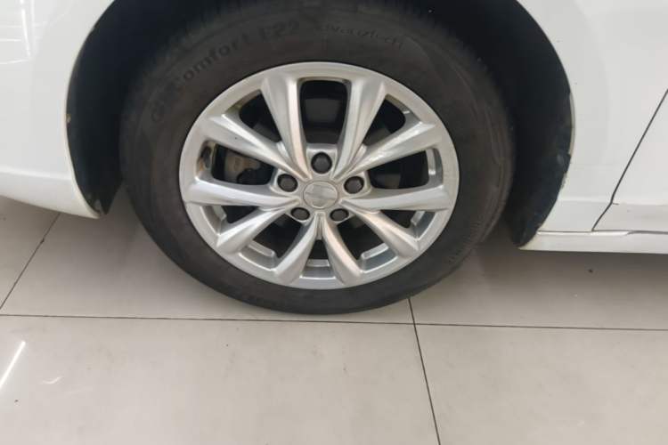 Used Roewe i5 2019 1.5L Automatic 4G Connected Linghao Edition Left Front Wheel Hub