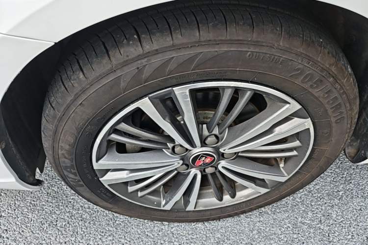 Used Roewe i5 2019 1.5L Automatic 4G Connected Langhao Edition Left Front Wheel Hub