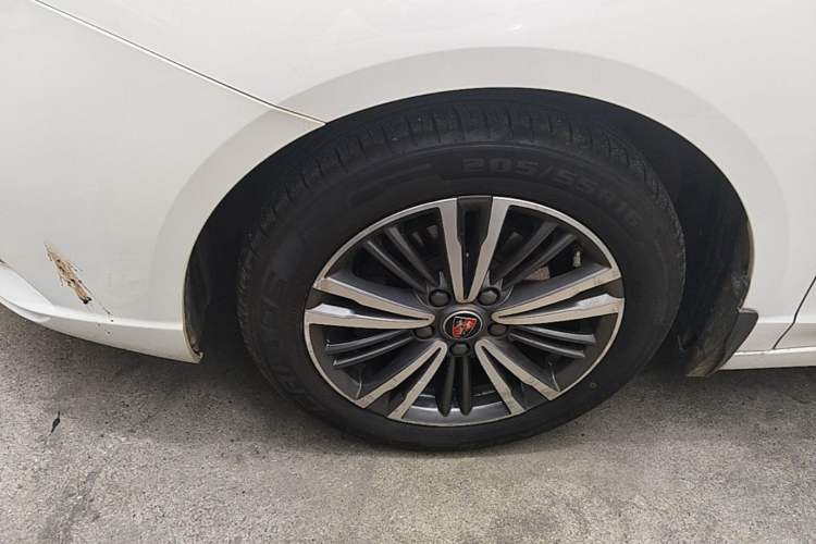 Used Roewe i5 2019 1.5L Manual 4G Connectable Langhao Edition Left Front Wheel Hub