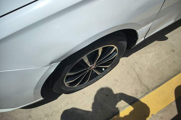 Used Roewe i5 2019 1.5L Automatic 4G Connected Linghao Flagship Edition Left Front Wheel Hub