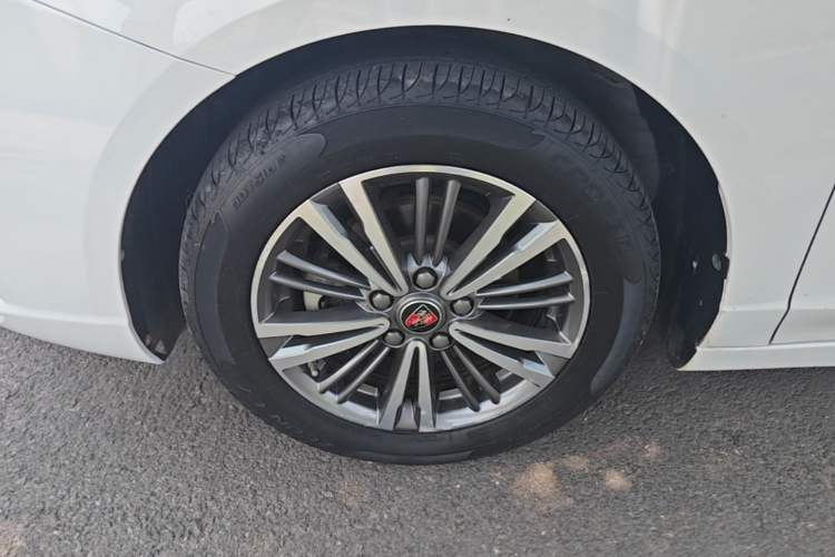 Used Roewe i5 2019 1.5L Automatic 4G Connected Langhao Edition Left Front Wheel Hub