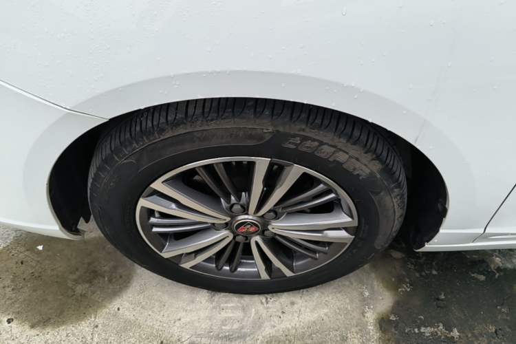 Used Roewe i5 2019 1.5L Manual 4G Connect Leehao Flagship Edition Left Front Wheel Hub