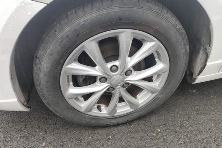 Used Roewe i5 2019 1.5L Automatic 4G Connected Langyue Edition Left Front Wheel Hub