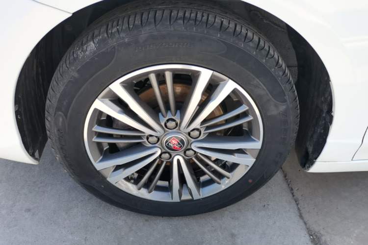 Used Roewe i5 2019 1.5L Manual 4G Connect Leehao Flagship Edition Left Front Wheel Hub
