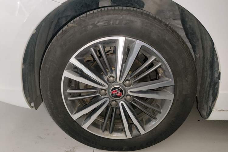 Used Roewe i5 2019 1.5L Automatic 4G Connected Langhao Edition Left Front Wheel Hub
