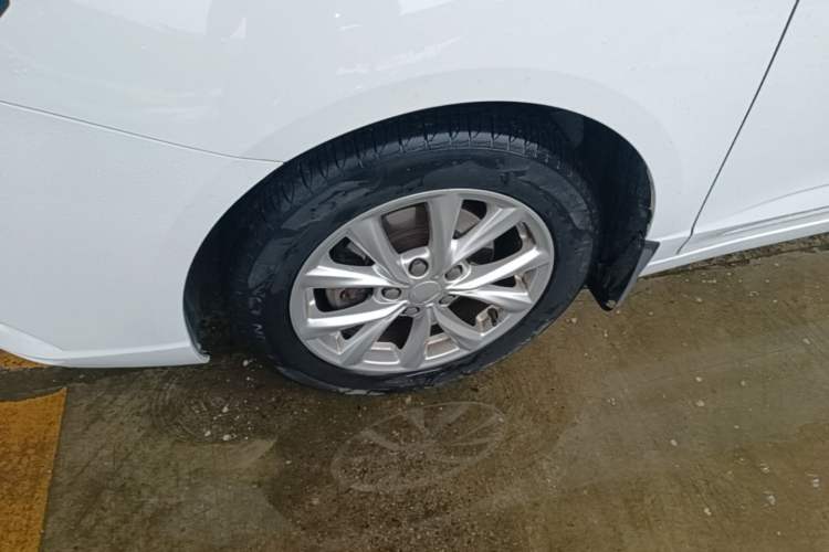 Used Roewe i5 2019 1.5L Manual 4G Connected Langyue Edition Left Front Wheel Hub