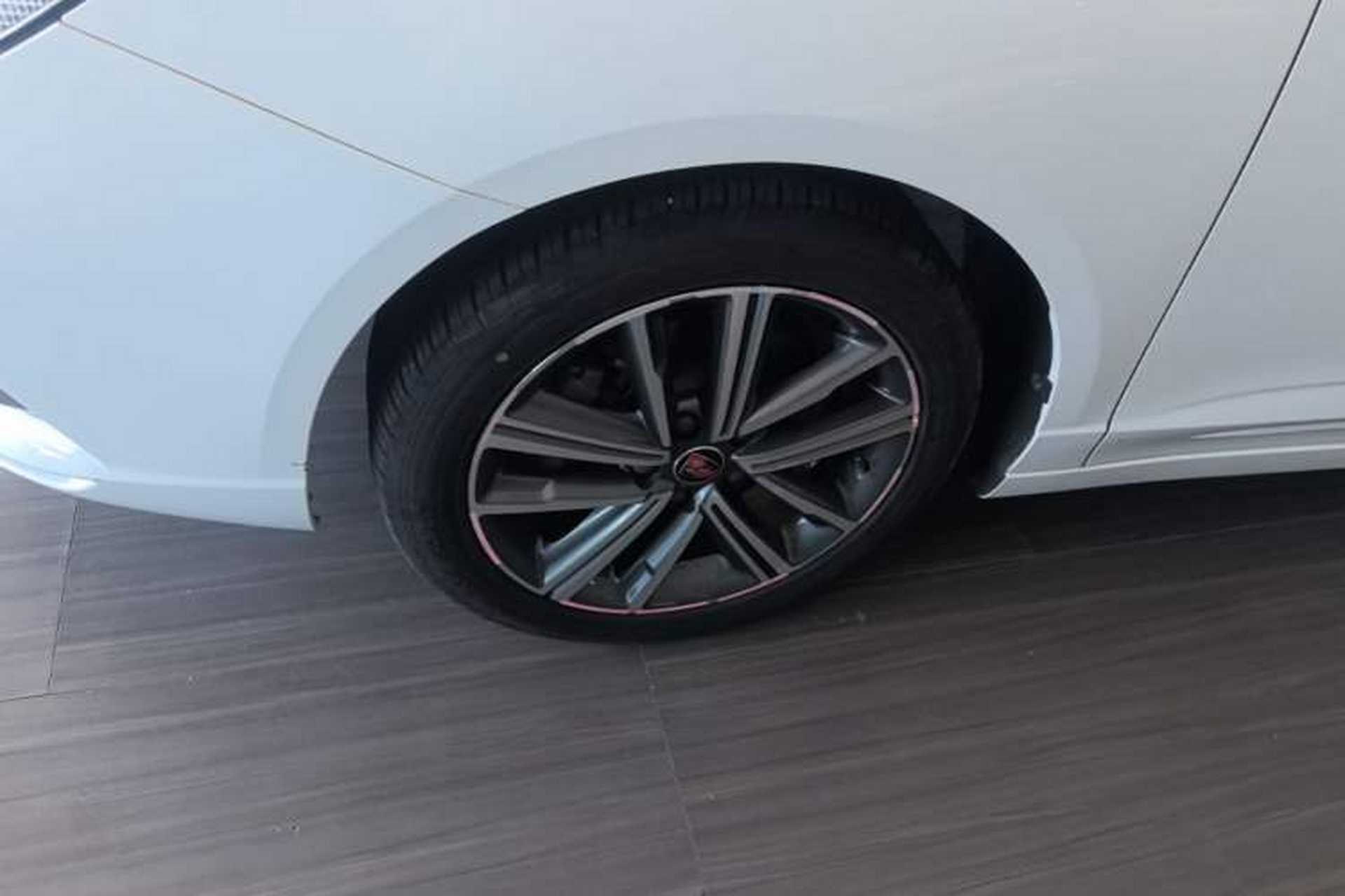Used Roewe i5 2019 20T Automatic 4G Connected Supercharged Flagship Edition Left Front Wheel Hub