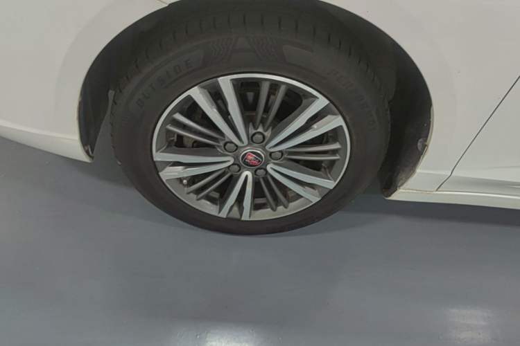 Used Roewe i5 2019 1.5L Automatic 4G Connected Langhao Edition Left Front Wheel Hub