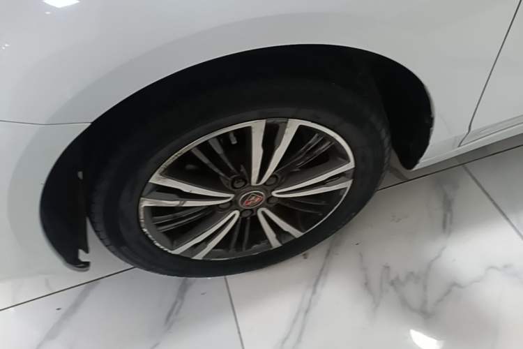 Used Roewe i5 2019 1.5L Automatic 4G Connected Linghao Flagship Edition Left Front Wheel Hub