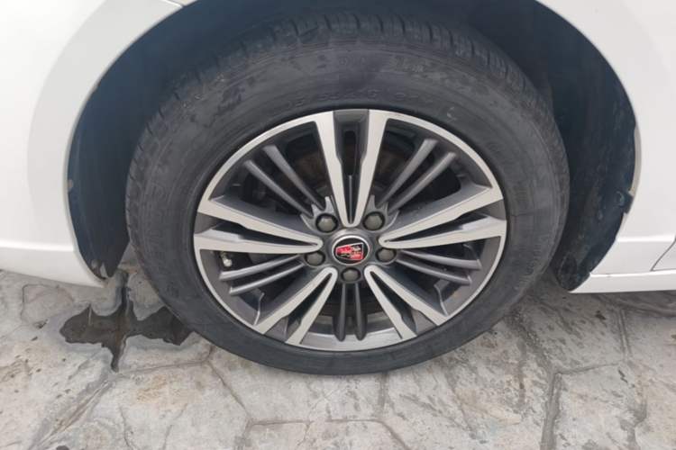 Used Roewe i5 2019 1.5L Automatic 4G Connected Langhao Edition Left Front Wheel Hub