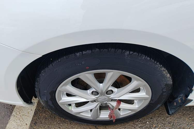 Used Roewe i5 2019 1.5L Automatic 4G Connected Linghao Edition Left Front Wheel Hub