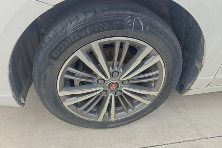 Used Roewe i5 2019 1.5L Automatic 4G Connected Linghao Flagship Edition Left Front Wheel Hub