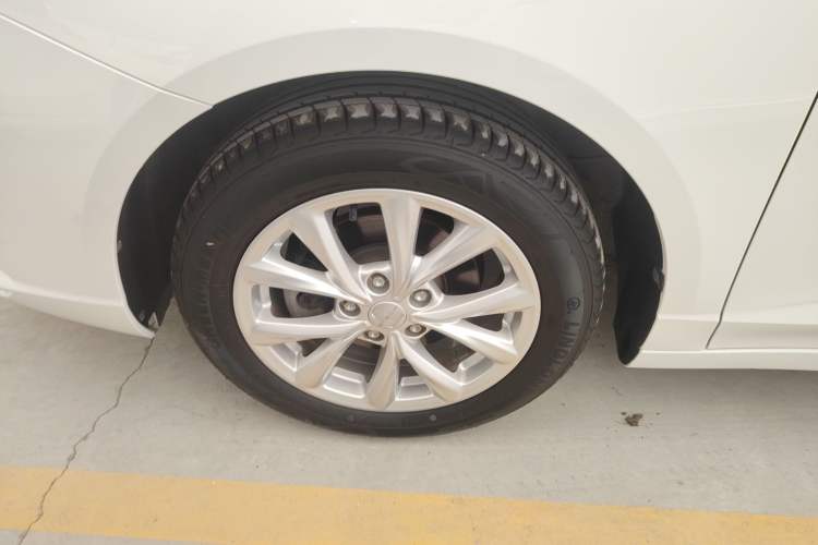 Used Roewe i5 2019 1.5L Automatic 4G Connected Linghao Edition Left Front Wheel Hub