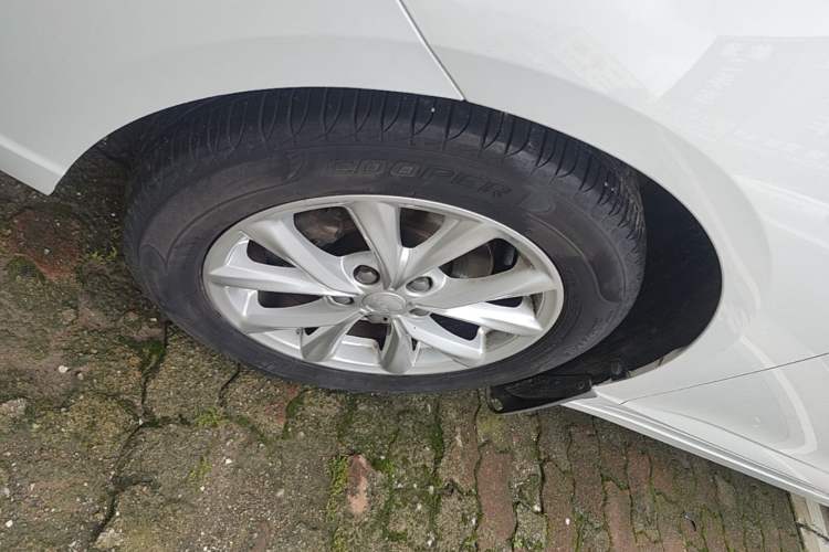 Used Roewe i5 2019 1.5L Manual 4G Connected Langyue Edition Left Front Wheel Hub