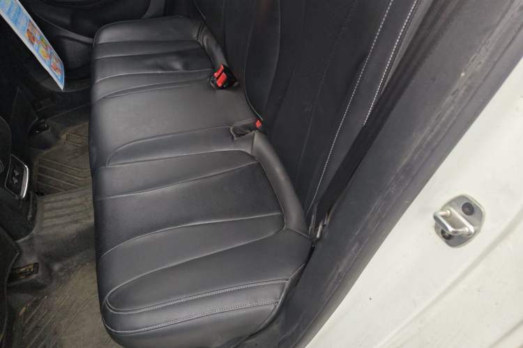 Used Roewe i5 2019 1.5L Automatic 4G Connected Langyue Edition Left Rear Seat