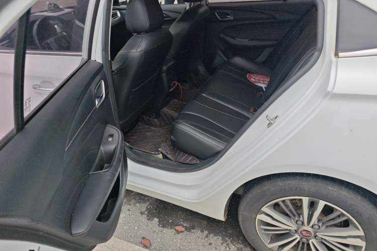 Used Roewe i5 2019 1.5L Automatic 4G Connected Langhao Edition Left Rear Seat